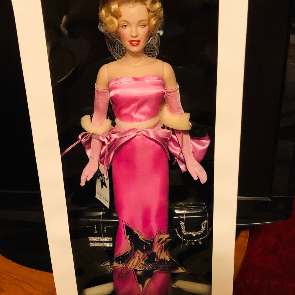 NIB Marilyn Monroe 💕🎄💎Franklin mint doll